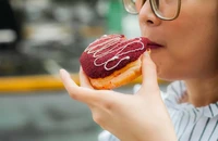 Chế độ ăn nhiều đường bổ sung có thể làm tăng nguy cơ sỏi thận
