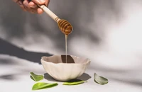 Làm sao để biết mật ong có nguyên chất hay không?