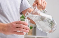 Uống không đủ nước có thể làm bạn tăng cân?