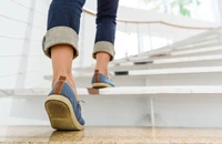 Tại sao nhân viên công ty nên đi bộ nhẹ 10 phút sau bữa trưa?