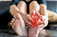 5 loại trái cây khô giúp giảm axit uric tự nhiên, tốt cho người bệnh gút