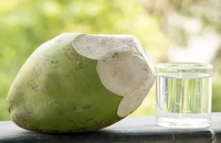 Điều gì sẽ xảy ra khi bạn uống nước dừa thường xuyên?