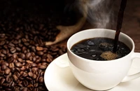 Tác dụng bất ngờ của việc uống cà phê vào buổi sáng