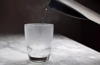 Điều gì sẽ xảy ra với cơ thể bạn khi uống 6 cốc nước ấm mỗi ngày?