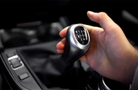 Những thói quen xấu khiến hộp số ô tô nhanh hỏng