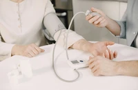 Huyết áp tăng mùa lạnh: Thủ phạm có thể từ ăn uống, sinh hoạt