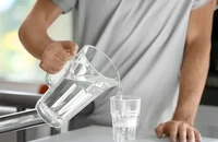 Uống nhiều nước hơn có giúp bạn giảm cân không? 