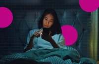 Thức khuya lướt điện thoại mỗi đêm: Não bộ của bạn đang bị ảnh hưởng ra sao? 