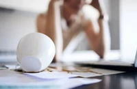 Tại sao một số người cảm thấy bồn chồn sau khi uống cà phê? 