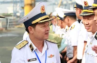 Hải quân hỗ trợ ngư dân vươn khơi, bám biển ở Trường Sa