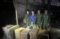 Bắt giữ hai vụ vận chuyển pháo lậu