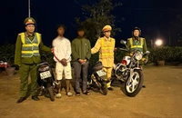 Hai thanh niên dương tính ma túy chạy xe rú ga, nẹt pô xe giữa đêm