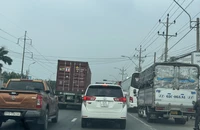 Quốc lộ 1, quốc lộ 62 ùn ứ kéo dài vì tai nạn trên cao tốc TP.HCM - Trung Lương