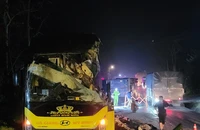 Hiện trường vụ tai nạn giữa xe container và ô tô khách ở xã Tứ Quận, huyện Yên Sơn, Tuyên Quang trên Quốc lộ 2. Ảnh: CTV