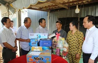 Tiếp tục hành trình 'Cùng ngư dân thắp sáng đèn trên biển'