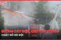 Video: Đường dây điện, cáp viễn thông cháy nổ dữ dội trên đường