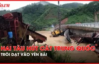 Cận cảnh hai tàu hút cát trôi dạt từ Trung Quốc bị nhấn chìm tại Yên Bái