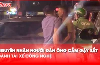 Video: Truy tìm người đàn ông cầm gậy sắt đánh bể nón bảo hiểm tài xế công nghệ