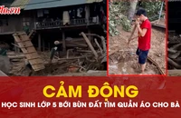 Cháu bé lớp 5 bới bùn đất tìm quần áo cho bà mặc sau cơn lũ ở Nghệ An
