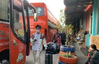Người dân về quê ăn Tết sớm, cửa ngõ phía Tây bắt đầu nhộn nhịp