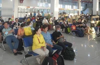 Bến xe ở TP.HCM bắt đầu đón lượng khách 'khủng' trong ngày 26 Tết