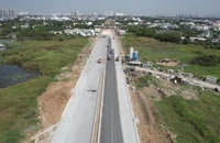 Hàng chục công nhân ăn Tết trên công trường dự án mở rộng Quốc lộ 50 