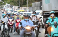 Thường xuyên ùn ứ kéo dài tại khu vực nút giao Nguyễn Văn Linh - Nguyễn Hữu Thọ