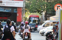 Trước kỳ nghỉ lễ, xe dù bến cóc vẫn hoạt động nhiều nơi ở TP.HCM