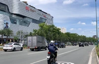 Đường Phạm Văn Đồng xuất hiện biển báo hạn chế tốc độ lạ mắt