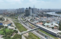 Cấm xe qua ngã tư Thủ Đức để làm cầu đi bộ tuyến metro số 1