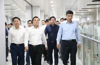 Thứ trưởng Bộ Xây dựng, Phó Chủ tịch UBND TP.HCM kiểm tra thực địa metro số 1 