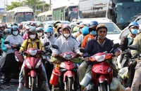 Cửa ngõ phía Tây TP.HCM nườm nượp người và phương tiện 