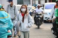 Chiều 4-4, nhộn nhịp người dân rời TP.HCM về quê nghỉ lễ