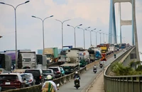 Phân làn mới trên cầu Phú Mỹ có hạn chế ùn tắc giao thông?