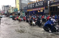 TP Thủ Đức: Nhiều tuyến đường ngập sâu sau cơn mưa lớn 