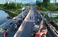 Chính thức cấm ô tô qua cầu Bình Triệu 1, các phương tiện lưu thông ra sao?
