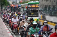 Cửa ngõ phía Tây kẹt cứng, hơn 2000 xe khách xuất bến về miền Tây 