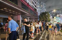 Cháy tầng 11 chung cư ở TP.HCM, hàng trăm người tháo chạy