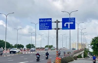 Thiếu bãi đỗ xe, khu thể thao, TP.HCM đề xuất dùng gầm cầu