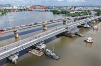 Ngắm cầu Bình Triệu 1 sau hoàn tất kích nâng, lên cao thêm 1,08m