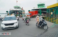 Một đơn vị tặng 3 phà 200 tấn để giảm áp lực cho phà Bình Khánh