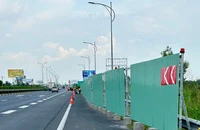 Từ hôm nay lắp đặt rào chắn để mở rộng cao tốc TP.HCM - Long Thành, người dân lưu ý