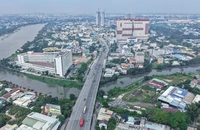 TP.HCM tách xe tải nặng và xe 2 bánh trên Quốc lộ 13
