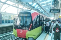Người dân trải nghiệm tàu đường sắt đô thị Nhổn - Ga Hà Nội 