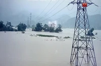 Nhiều nơi ở miền núi phía Bắc phải ngừng cấp điện vì mưa lớn, ngập lụt