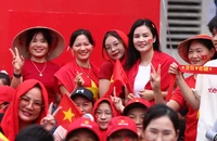Ngân hàng hướng dẫn người dân cách nhận quà 100.000 đồng mừng Tết Độc lập