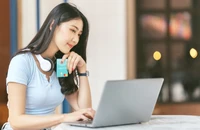 Tiêu dùng số lên ngôi đi đôi với thanh toán không tiền mặt