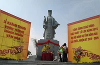 Học lịch sử ở khu vườn tượng danh nhân
