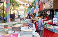 Trong trẻo hình ảnh thiếu nhi đọc sách tại Hội sách Thiếu nhi 