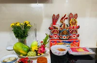 Vì sao gọi ‘2 ông 1 bà’ về tích Ông Táo ?